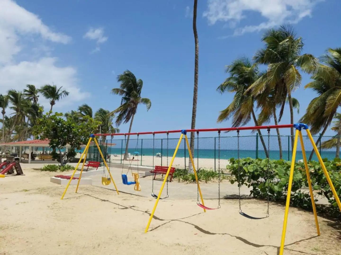 Sunset Paradise Cozy Beachfront Escape - Isla Verde Сан Хуан Екстериор снимка