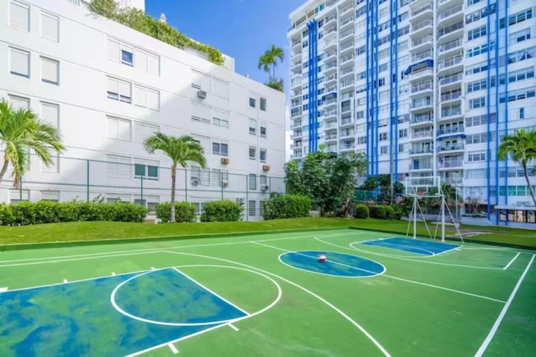 Sunset Paradise Cozy Beachfront Escape - Isla Verde Сан Хуан Екстериор снимка