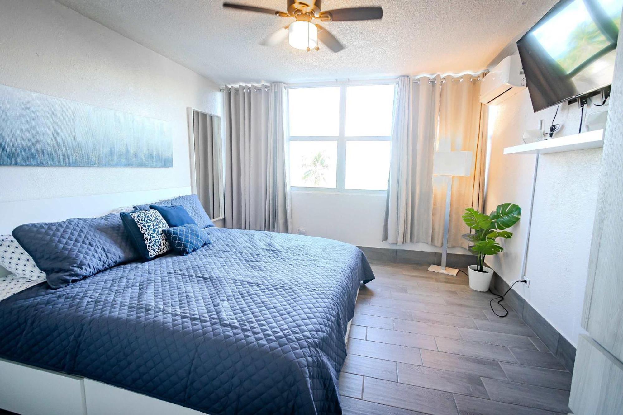 Sunset Paradise Cozy Beachfront Escape - Isla Verde Сан Хуан Екстериор снимка