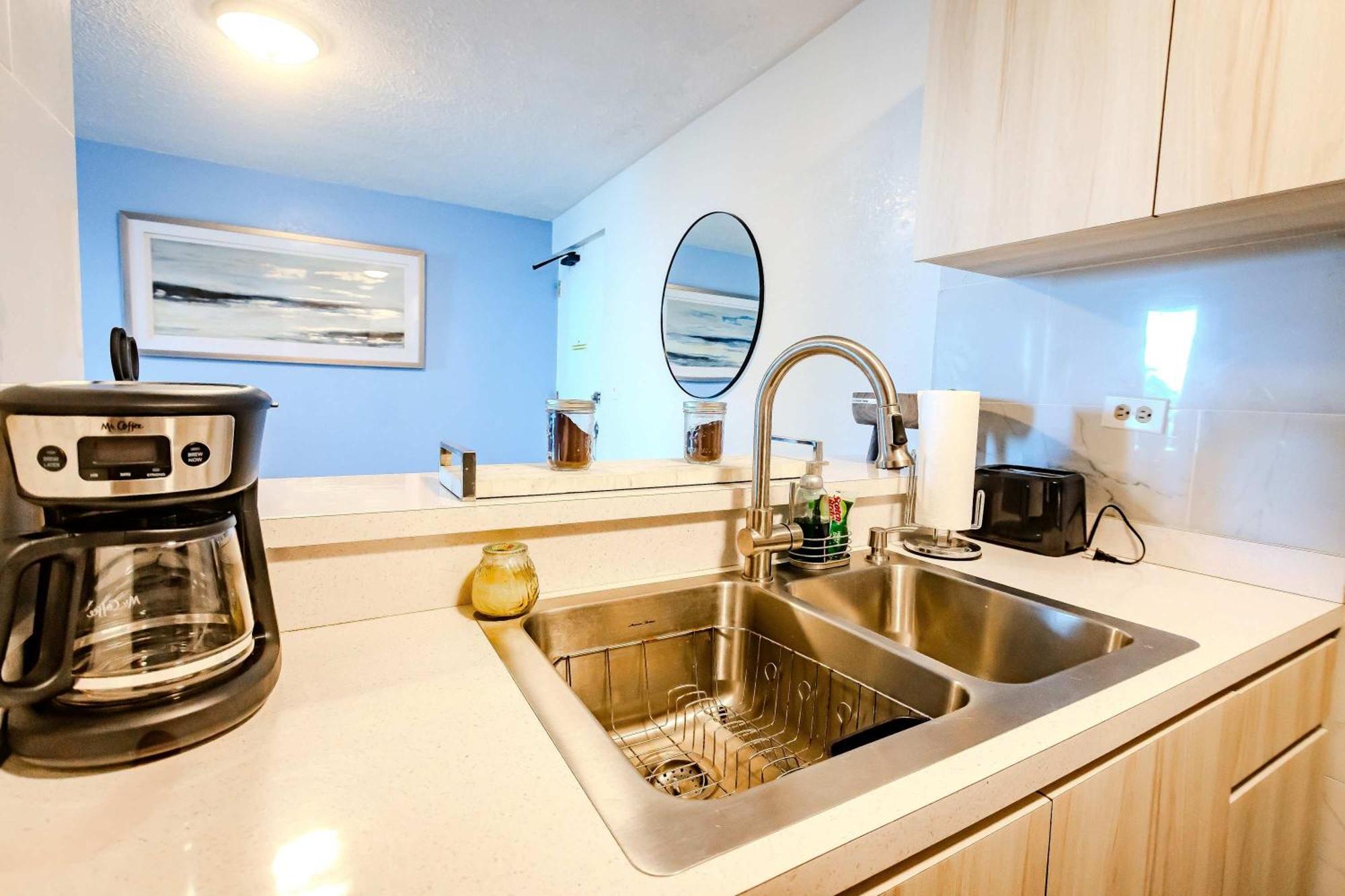 Sunset Paradise Cozy Beachfront Escape - Isla Verde Сан Хуан Екстериор снимка