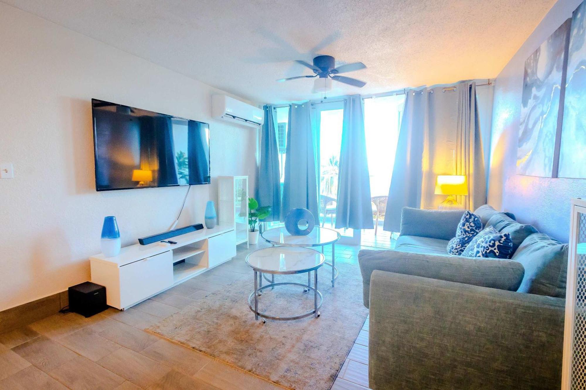 Sunset Paradise Cozy Beachfront Escape - Isla Verde Сан Хуан Екстериор снимка