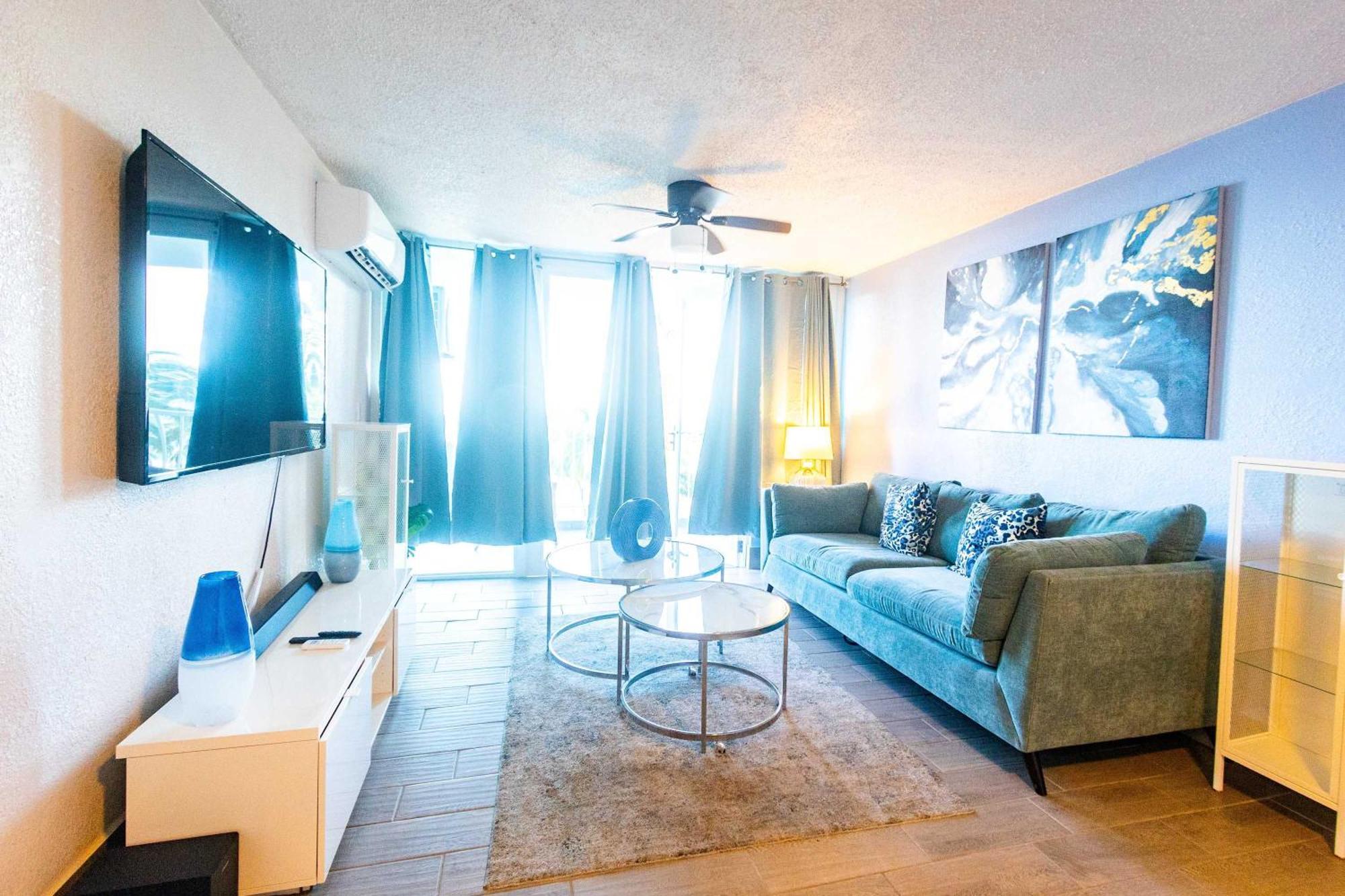 Sunset Paradise Cozy Beachfront Escape - Isla Verde Сан Хуан Екстериор снимка