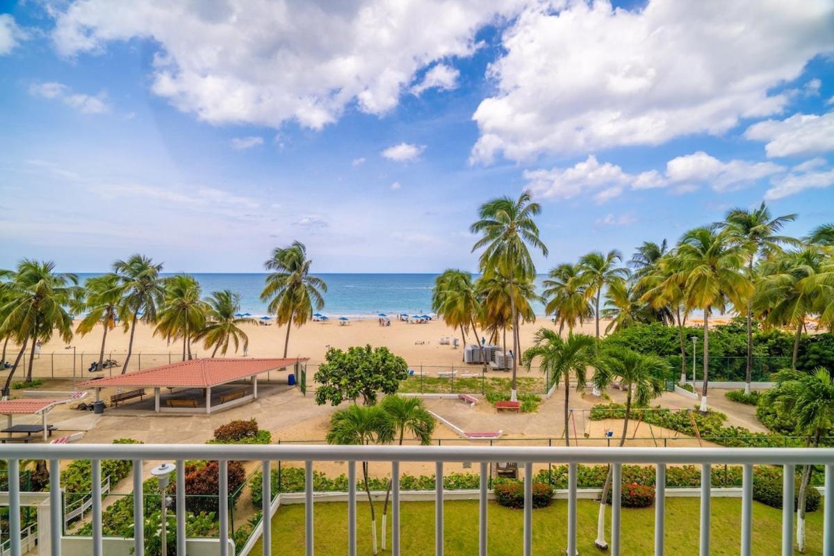 Sunset Paradise Cozy Beachfront Escape - Isla Verde Сан Хуан Екстериор снимка